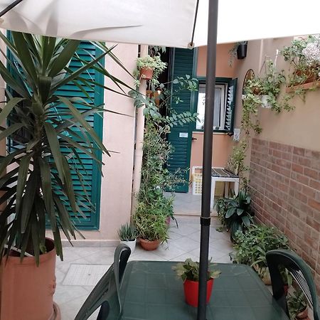 Il Piccolo Eden - Private Garden Apartment ลีวอร์โน ภายนอก รูปภาพ