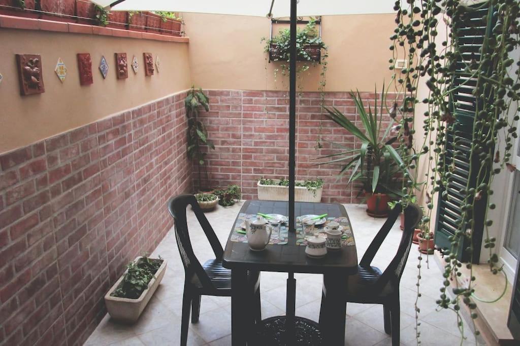 Il Piccolo Eden - Private Garden Apartment ลีวอร์โน ภายนอก รูปภาพ