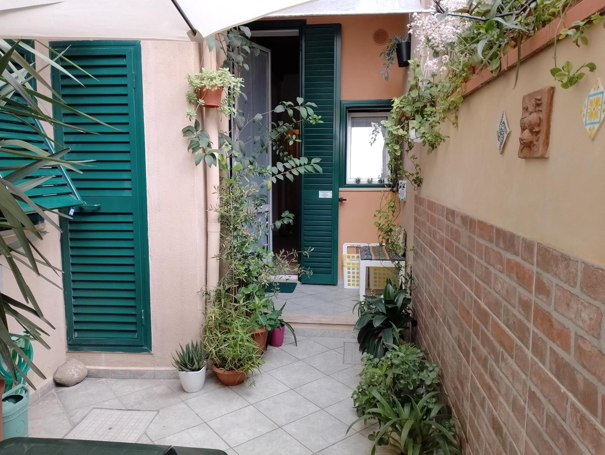 Il Piccolo Eden - Private Garden Apartment ลีวอร์โน ภายนอก รูปภาพ