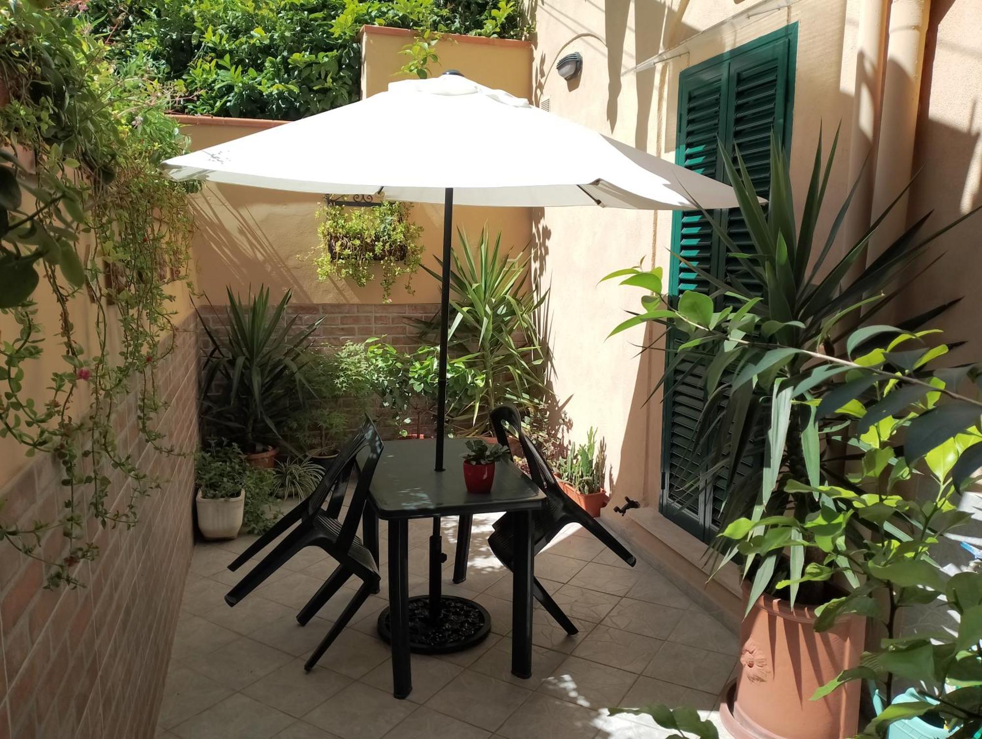 Il Piccolo Eden - Private Garden Apartment ลีวอร์โน ภายนอก รูปภาพ