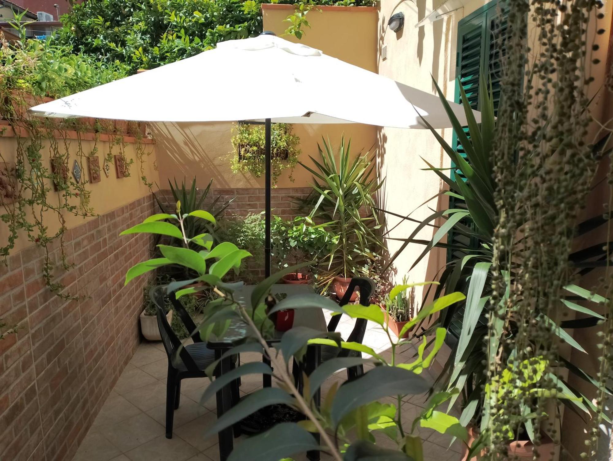 Il Piccolo Eden - Private Garden Apartment ลีวอร์โน ภายนอก รูปภาพ