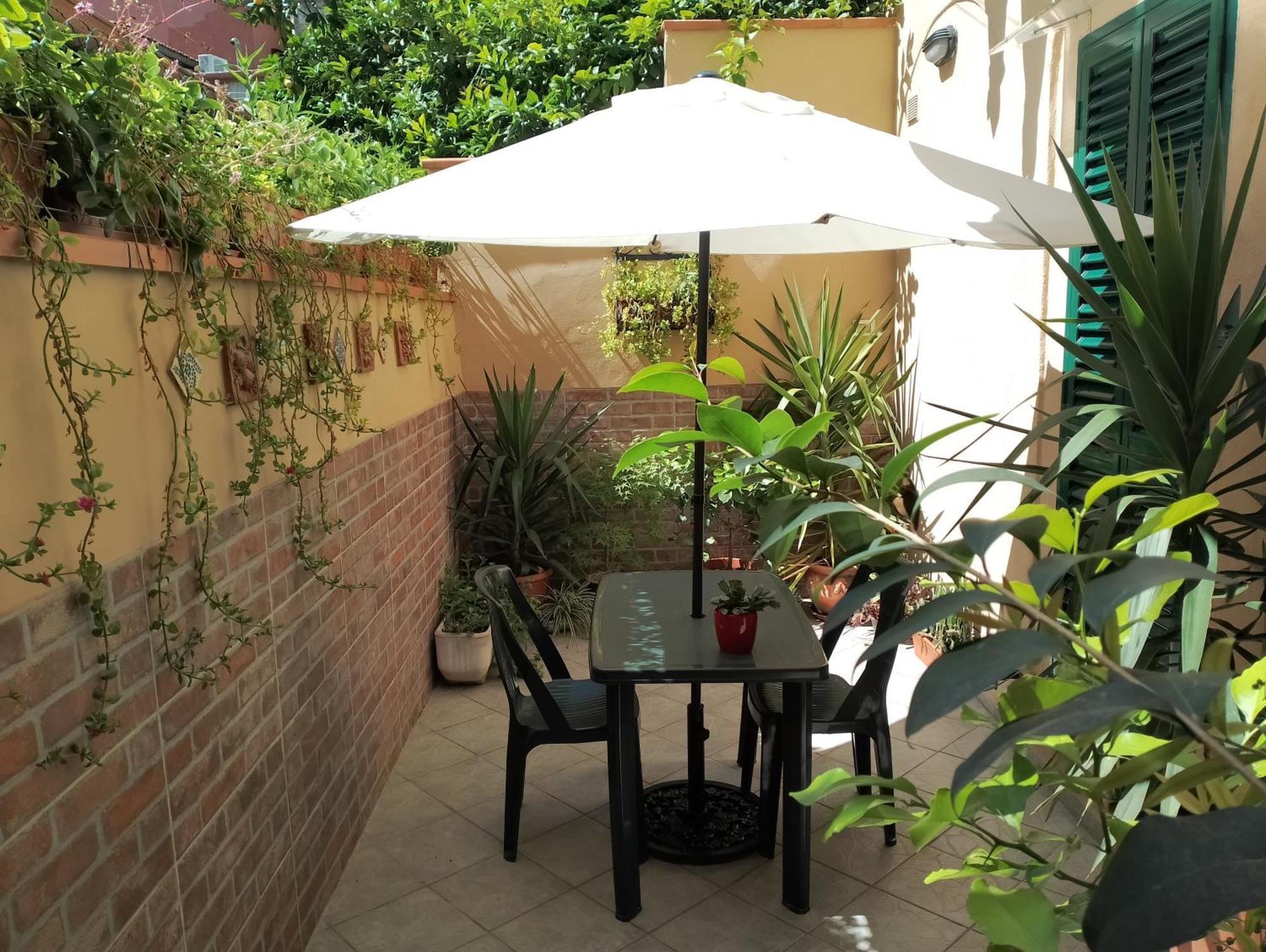 Il Piccolo Eden - Private Garden Apartment ลีวอร์โน ภายนอก รูปภาพ