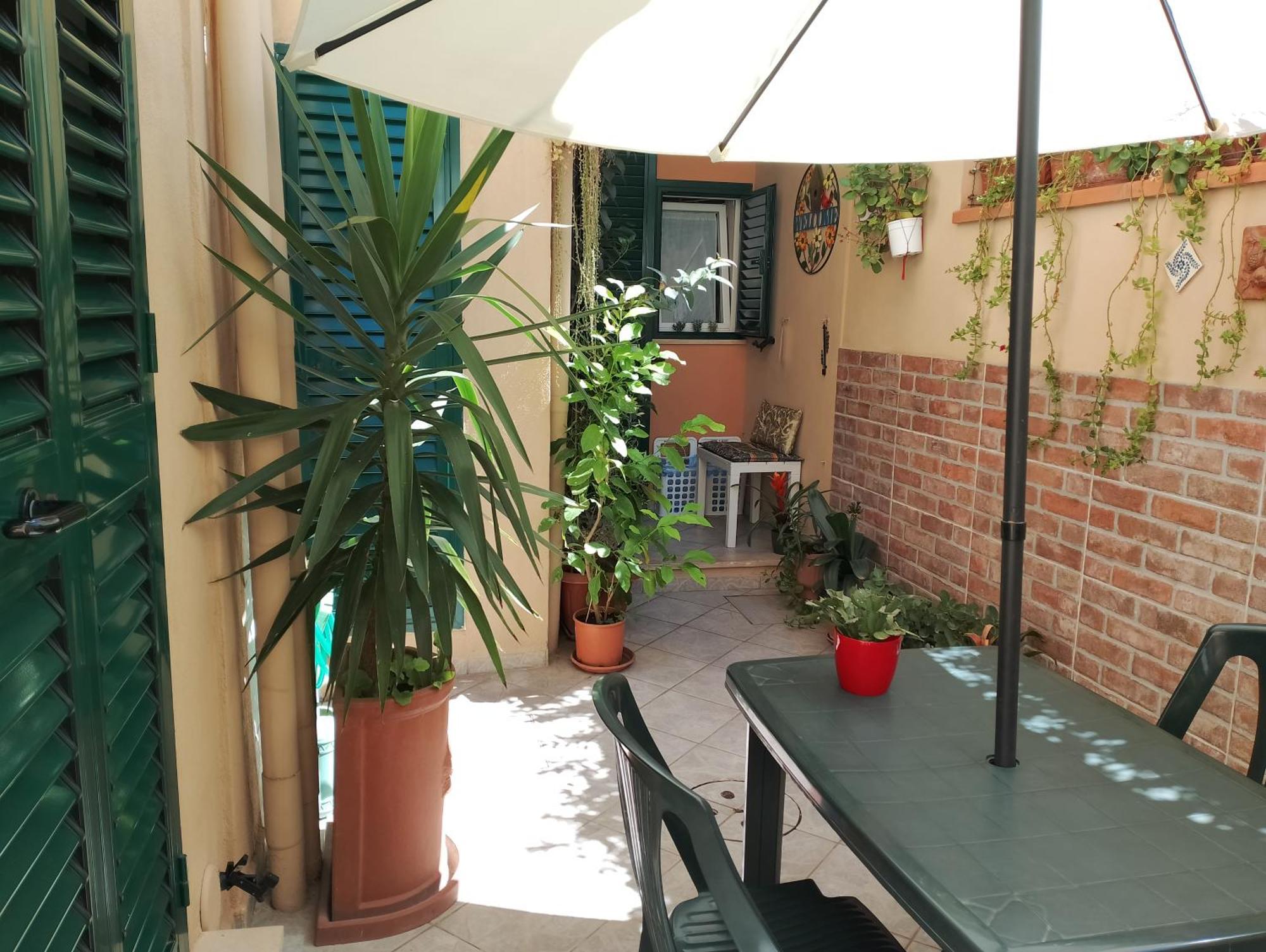 Il Piccolo Eden - Private Garden Apartment ลีวอร์โน ภายนอก รูปภาพ